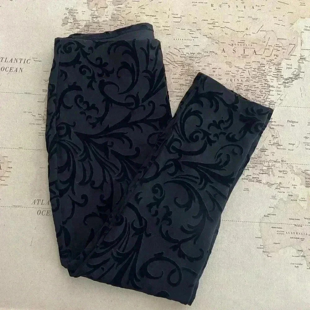 Chicos Ponte Pull On Flocked Pants Velvet Print Slimming Tapered M/L EUC - Picture 6 of 12